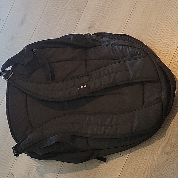 Under armor storm backpack black with gray interior - Picture 7 of 7